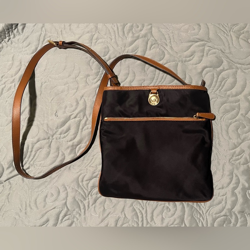NWOT Black and Brown Leather Crossbody Michael Kors Purse with Pink Interior